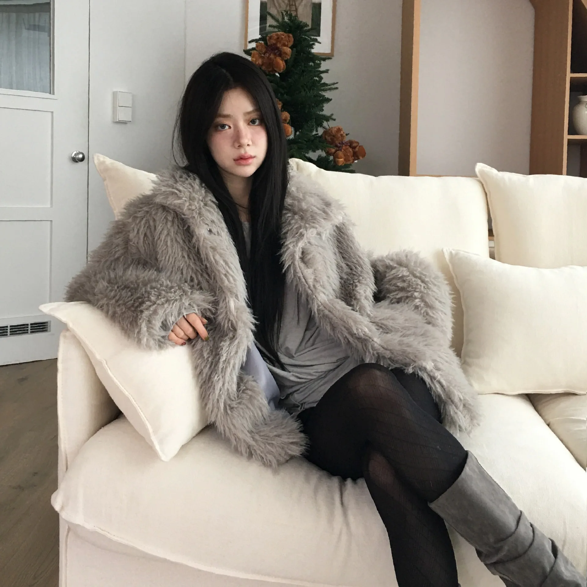 เสื้อโค้ทขนเฟอร์อุ่นๆ สำหรับผู้หญิง รุ่นใหม่ สไตล์หรูหรา ทรงหลวม ใช้งานได้หลากหลาย ขนเฟอร์คุณภาพสูง รุ่นตั้ง ผลิตจากเส้นใยโพลีเอสเตอร์ เสื้อคลุมแฟชั่นฤดูหนาว