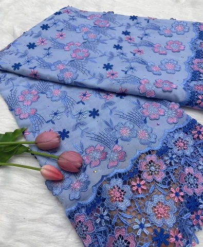 Schweizer Voilespitze in der Schweiz mit 3D-Blumenapplikationssteinen 2026 Hochwertiger afrikanischer Spitzenstoff für Hochzeits-Spitzenkleid