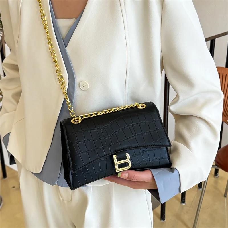 Bolso de hombro para mujer, bandolera con correa de cadena y textura de piedra con letras Sandhourglass, moderno y versátil