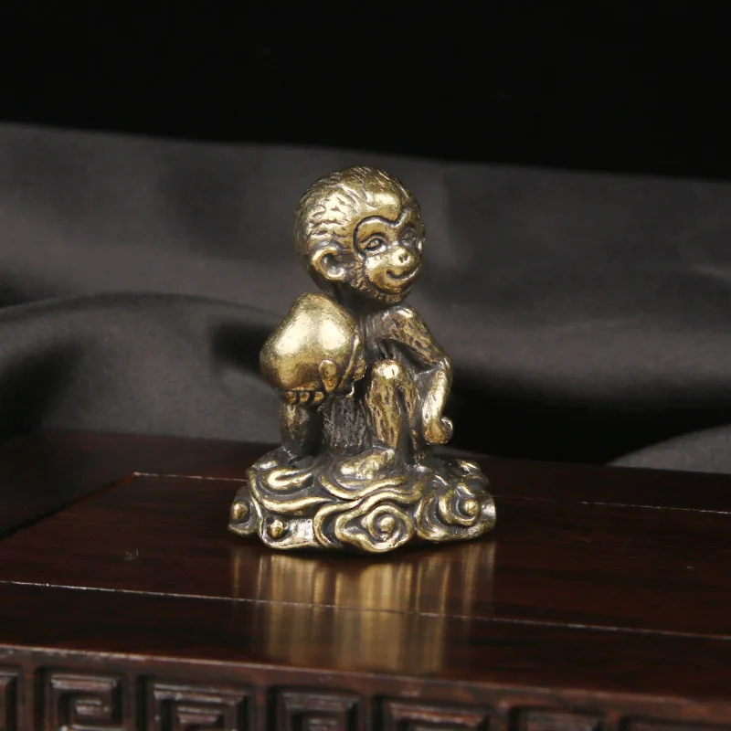 Retro Brass Monkey Presenting Peach Desktop Ornament Twelve Zodiac Monkey Bronze Carving Crafts Cultural And Decorative Ornament