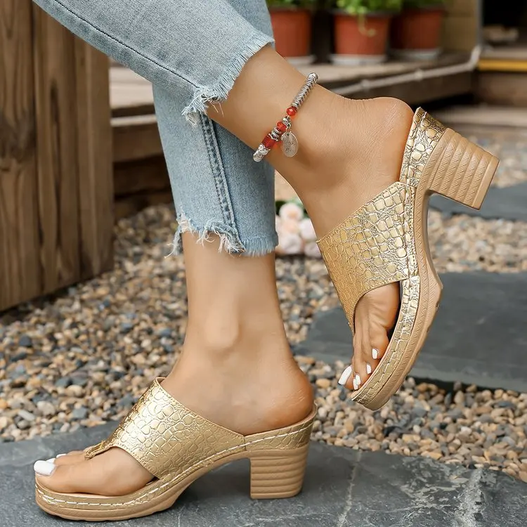 موضة المرأة عالية الكعب النعال الصيف حجم كبير تو خفيفة الوزن كعب سميك نعال شاطئ Zapatos Mujer 2025 Tendencia #1