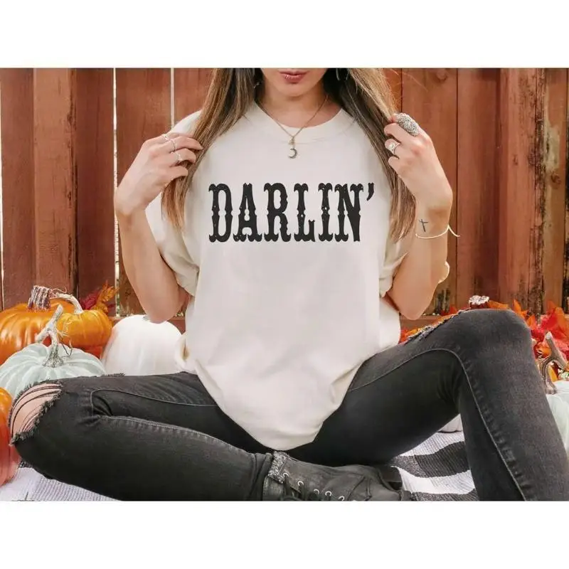 

Western Style Darlin' Print T-shirt Women Casual Loose Tops Oversized Graphic Tee Country Music Rodeo Cowboy Aesthetic