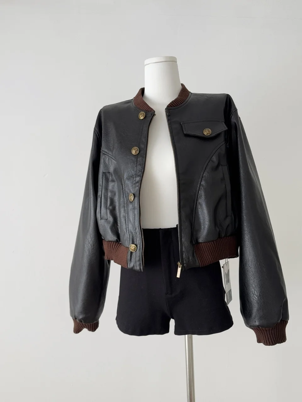 Amerykańska kurtka skórzana w stylu retro baseball z kołnierzykiem, damska, luźna, wyszczuplająca, jesień 2025, odzież wierzchnia, efekt wysokiej talii.