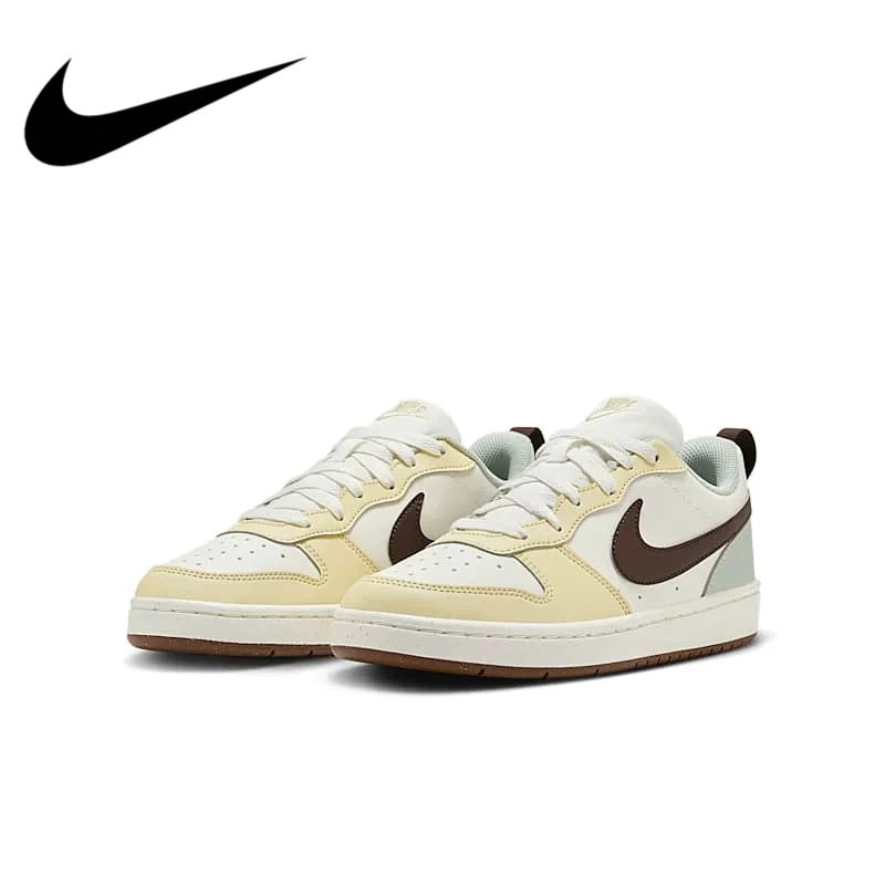 NikeCourt Borough Zapatos deportivos informales de caña baja para niños y niñas (niños mayores) en blanco y amarillo HV1804-121