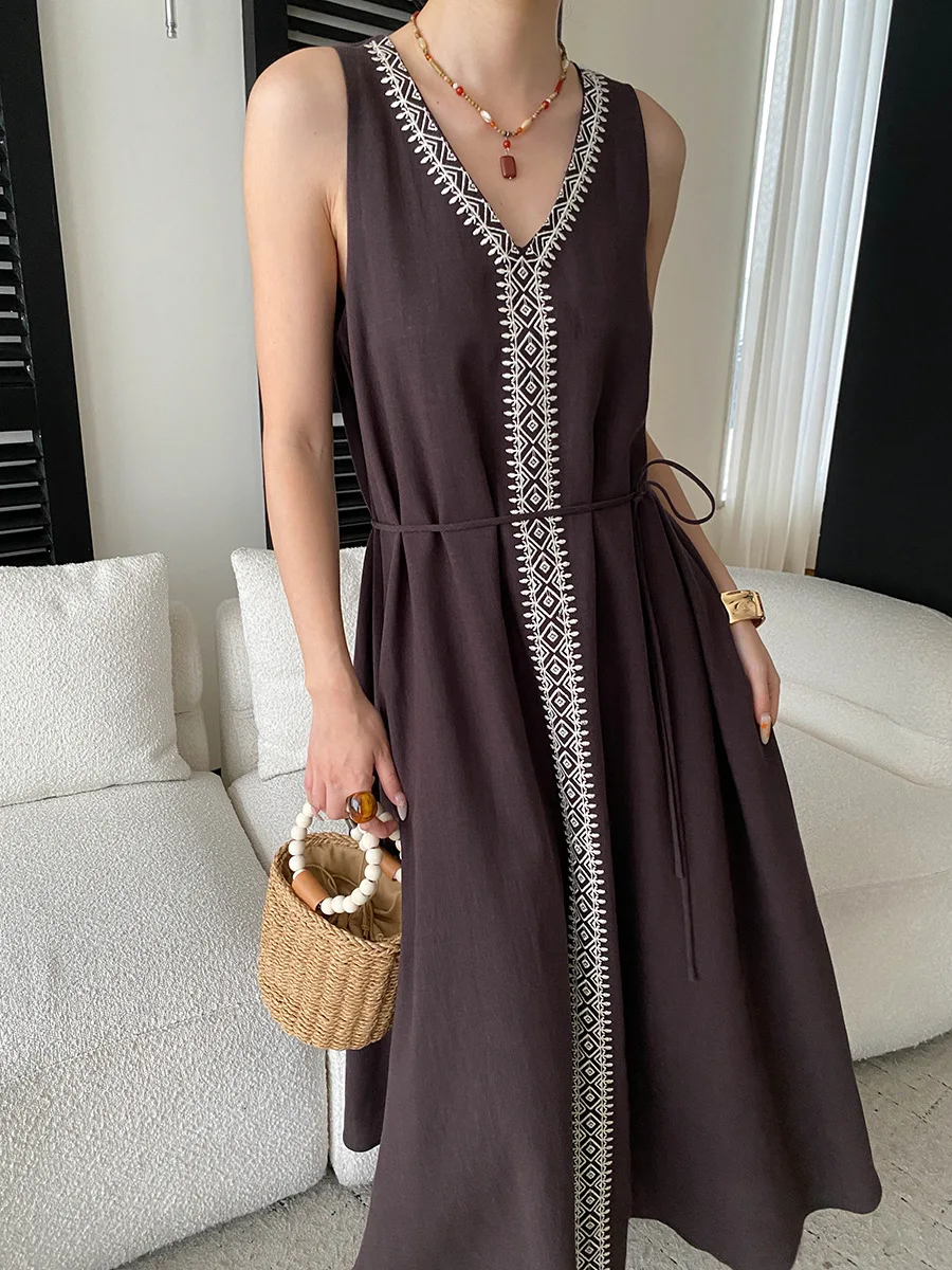 Frühlings- und Sommerkleid für Damen, lässig, einfarbig, V-Ausschnitt, Bohemian-Stil, bestickter Bund, ärmellos – Detail 4