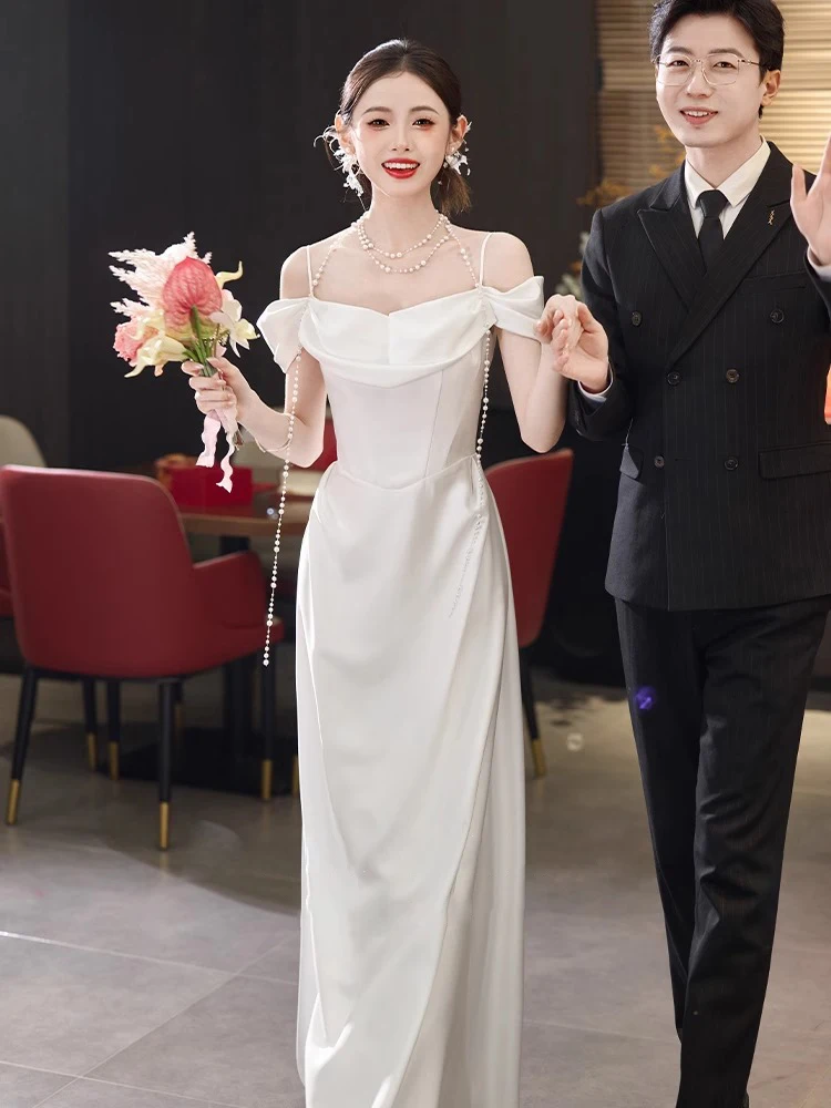 

Элегантное свадебное платье на одно плечо с длинной юбкой А-силуэта для фотосессий и регистрации брака