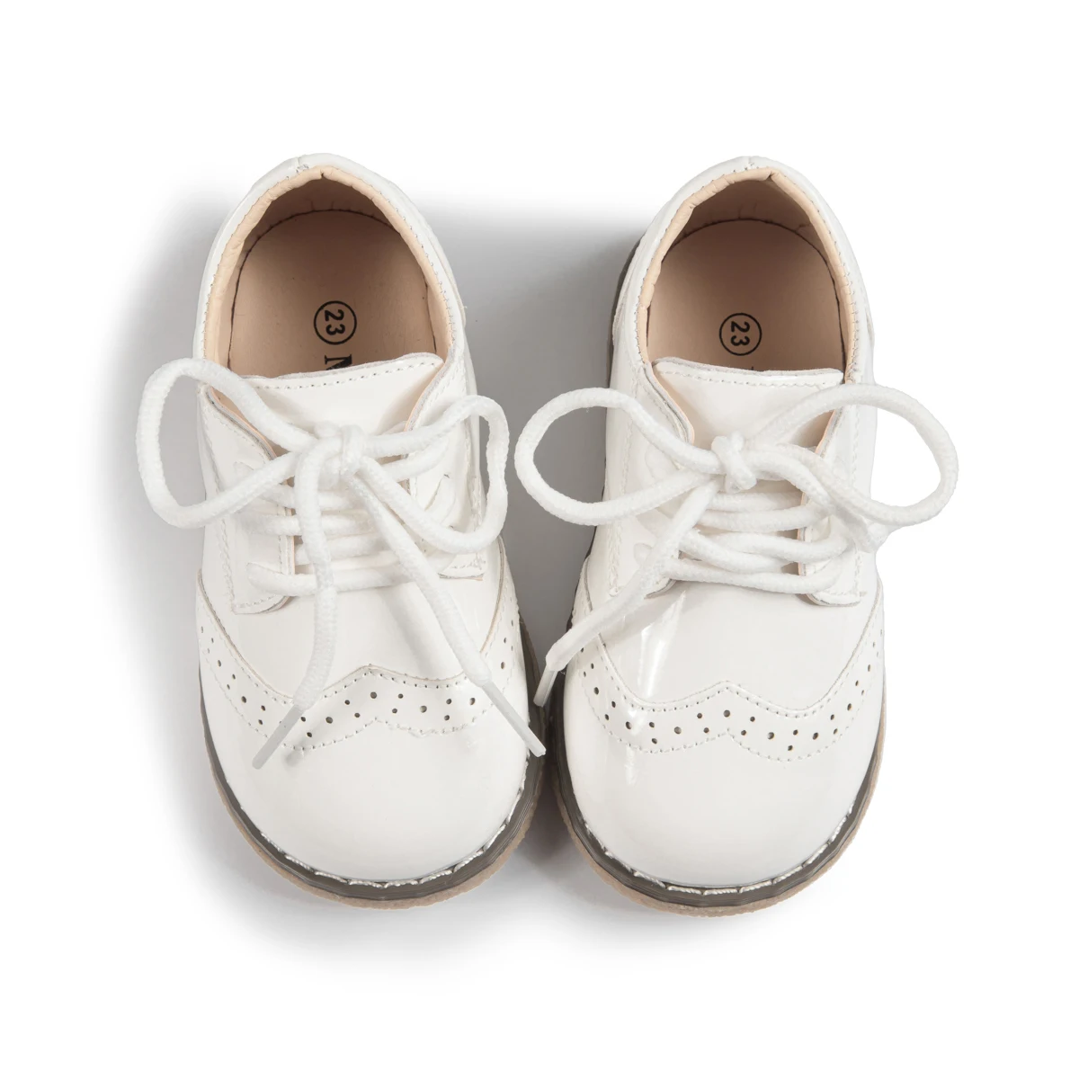 KIDSUN-zapatos de cuero PU con cordones para niños y niñas, zapatillas de fiesta de princesa, suela plana de goma, zapatos de vestir con superficie de espejo, 2024