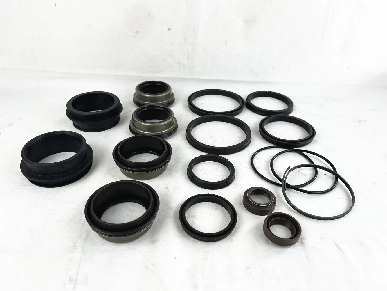 One Gear Box Control Housing Gasket Kits 20562630 7420562630 4213659232 For Volv- AT2412 AT2612 RVI DXi12 Truck