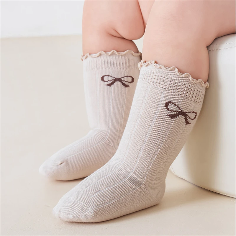 4 Pairs of Random Mixed Color Kidsren's Socks with Lace Bow Patterns for Girls and Babies, Versatile Mid-Calf Socks for All Seas