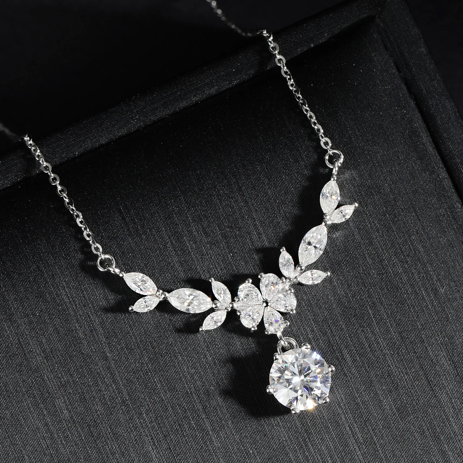 Halaile 1CT D Color Moissanite S925 Sterling Silver Cassia Twig Necklace Trendy Neck Chain Fine Jewelry Women Wedding Gift