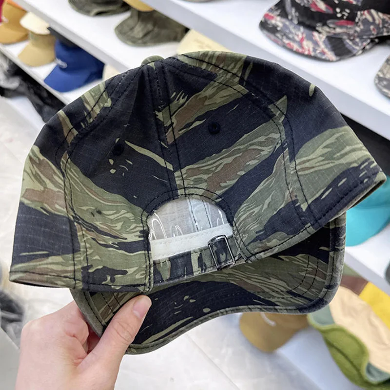 Retro camo short-brim baseball cap for men and women, versatile soft-top sun hat, casual outdoor running cap