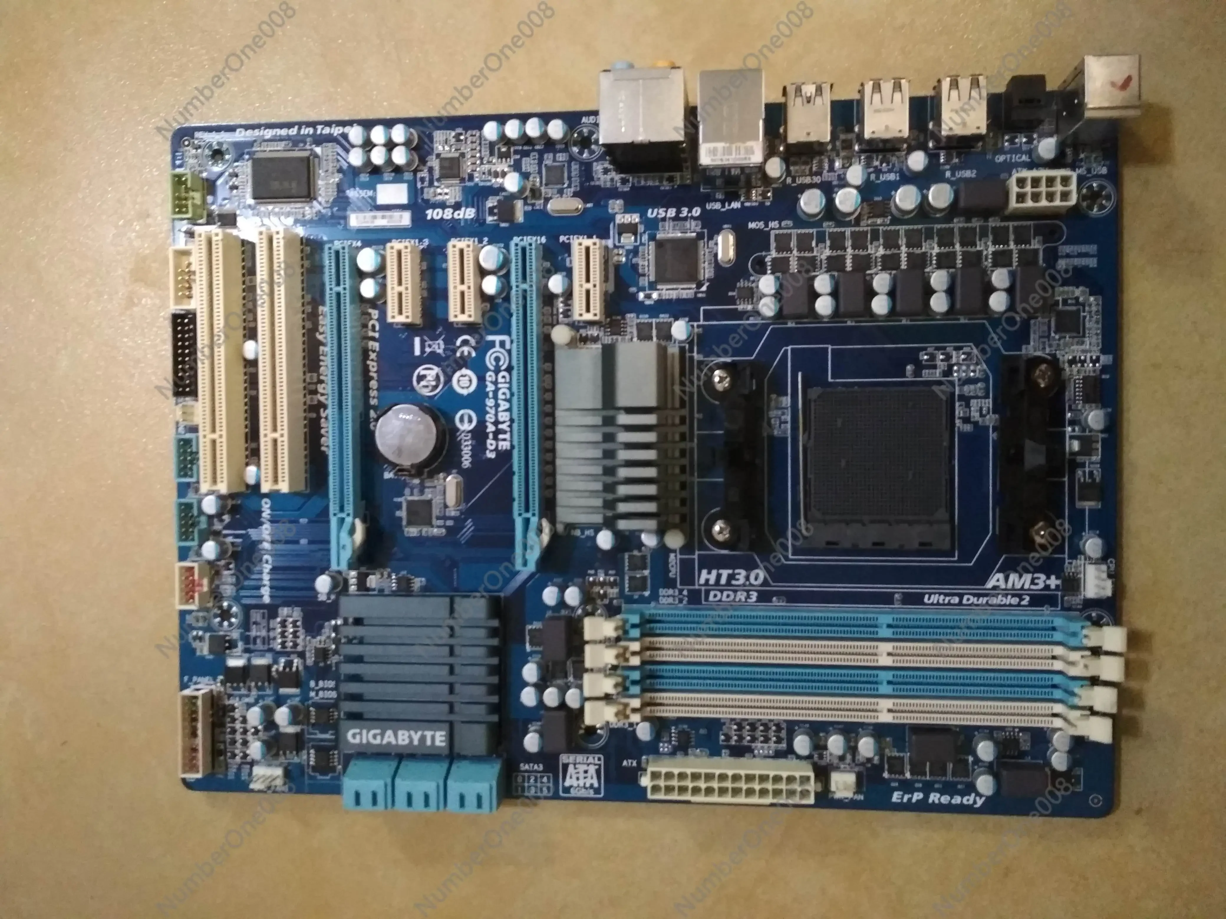 Original new Gigabyte GA-970A-D3 ds3 motherboard all solid state 970 open core sata3.0 usb3 graphics card crossfire