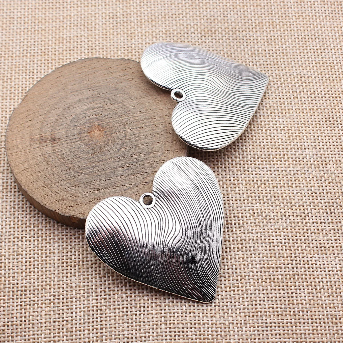 

2pcs 49x47x5.9mm(1.93x1.85x0.23inch) Antique Silver Color Wavy Heart Charms Pendants DIY Jewelry Making Accessories