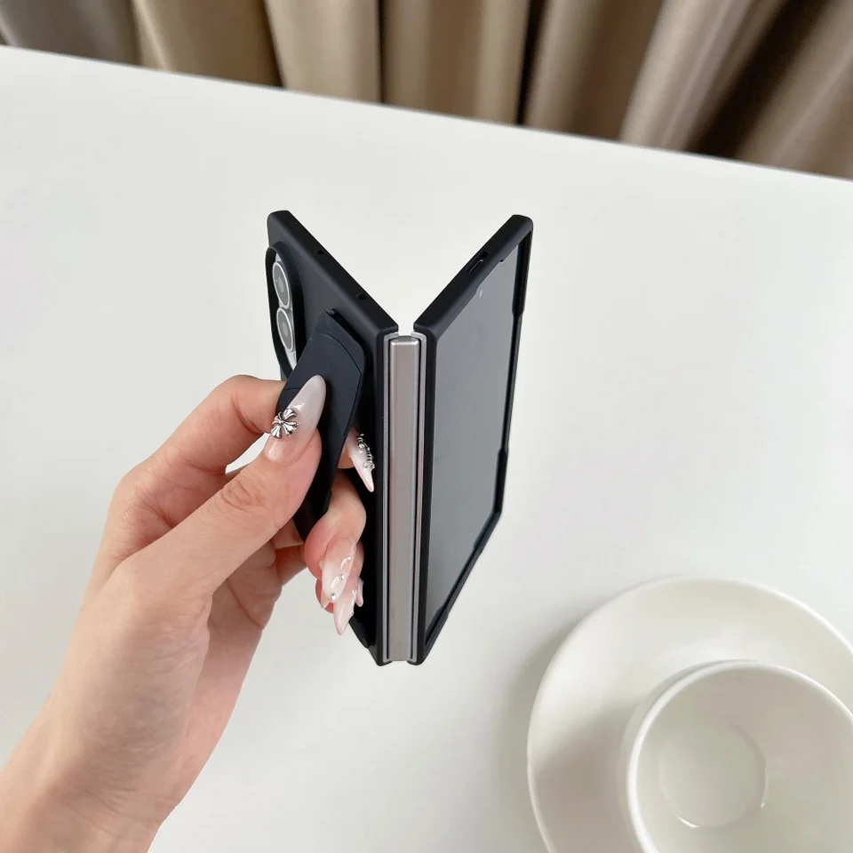 Funda de silicona elástica con correa para muñeca para Samsung Galaxy Z Fold 7 6 5 4 Z Fold 8 Ultra, esmerilada transparente a prueba de golpes 2