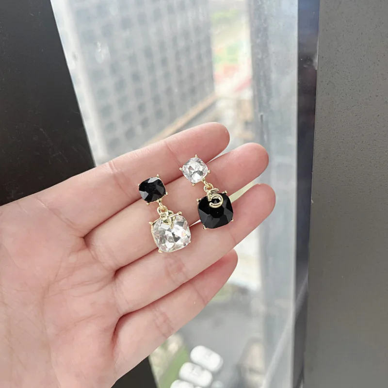 Trend Korean Black White Square Rhinestone Earrings Fashion Crystal Geometry Block Asymmetric Earrings for Women Elegant Jewelry