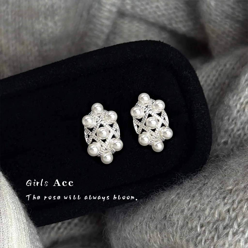 Hot Sale High Quality Korean Pearl Earrings Hollow Lace Light Luxury Geometric Star Earrings Fashionable Wholesale