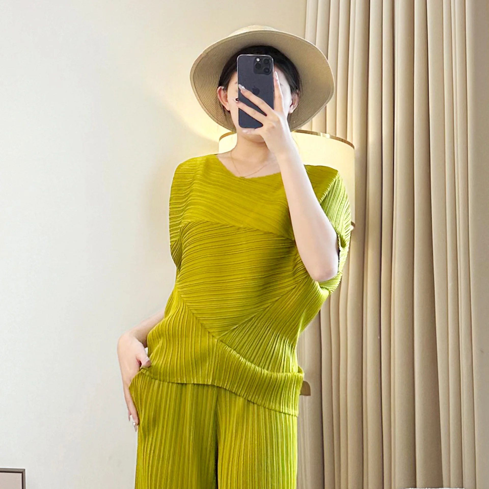 

Miyake Chic New Women's Pleated T-shirt Short Sleeve Waist-Cinching Three-Dimensional Irregular Triangle Design Tee Top