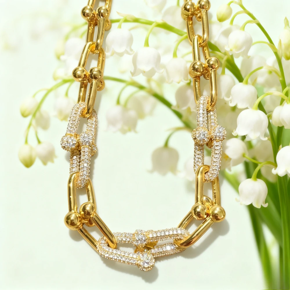 

2025 New Elegant accessories Long Lock Necklace with Steam Punk Pendant, Full Diamond Party Necklace, Implies Luck