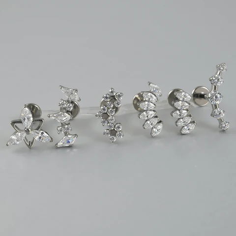 Серьга-гвоздик из титана G23 с фианитом в форме цветка 16G — внешний вид товара
