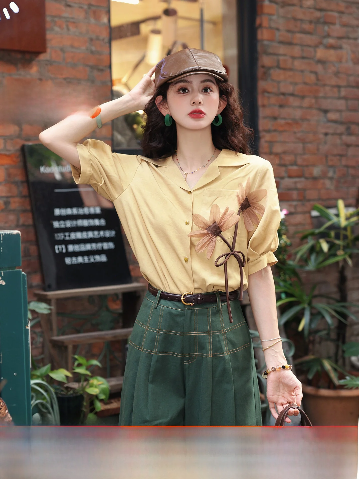 

Женская повседневная свободная блузка Chen Jiajie с винтажным дизайном и 3D-цветами, украшенная сухими цветами, модель Sensation