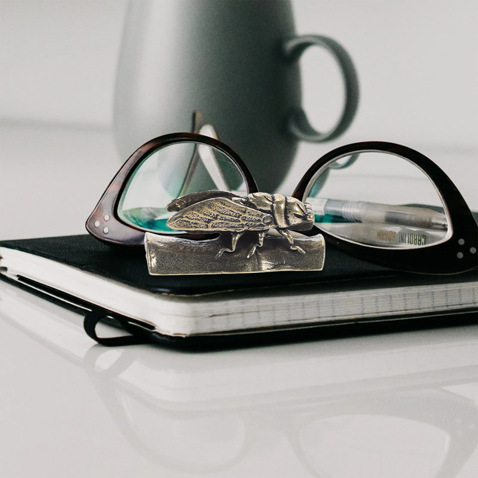Brass Cicadas Paperweight Desktop Decor Creative Solid Brass Craft Ornament Office Table Decoration Vintage Cicadas Statue