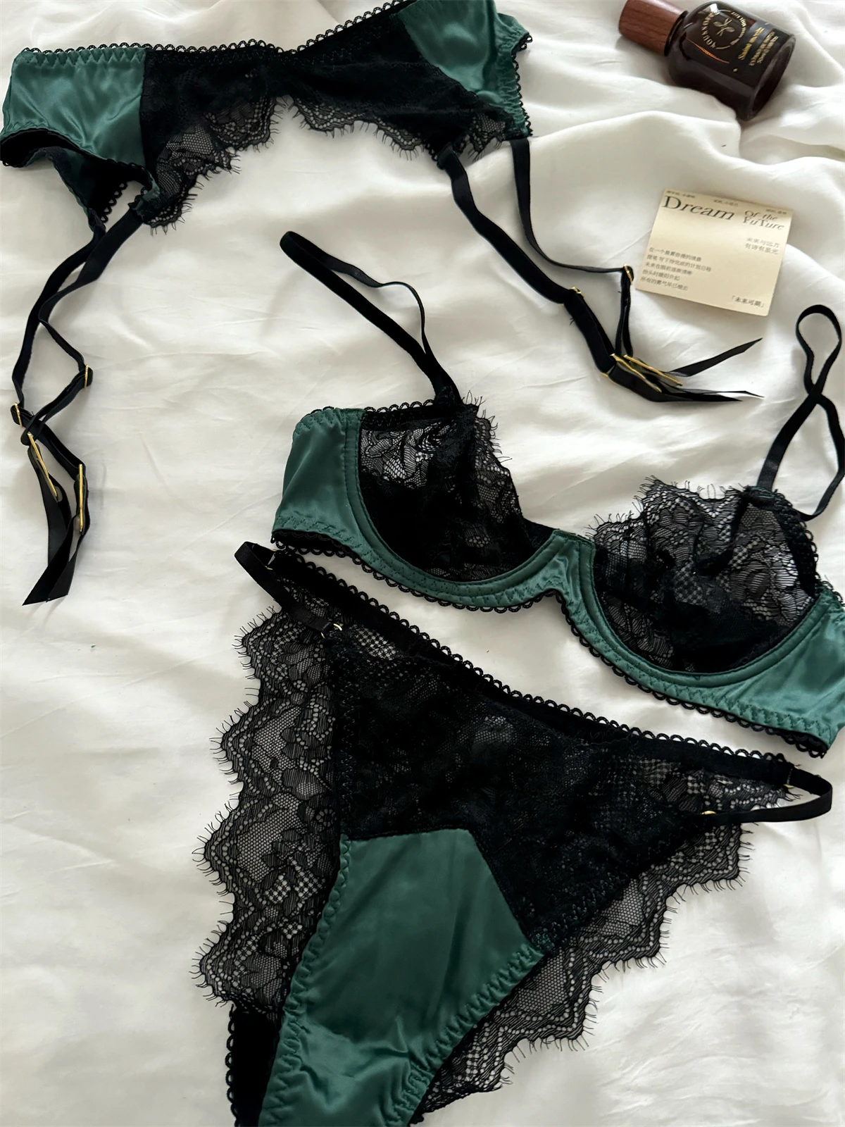 

Sexy three-piece bra set of thin large breast underwear sexy lace bras breathable romantic women lingerie with underpantsn suit