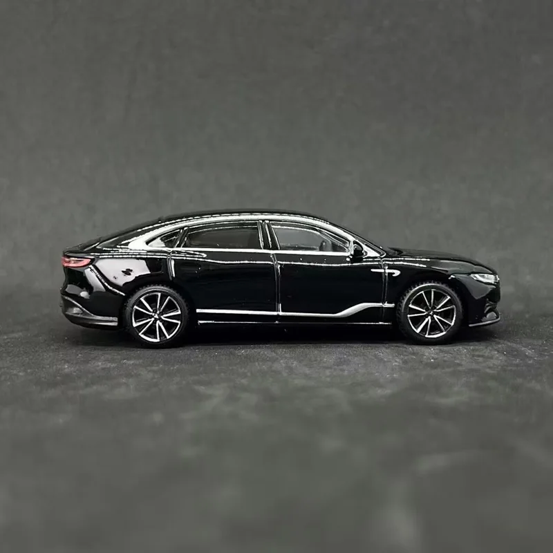 Bburago 1:64 VOYAH Passion‌ Alloy Luxy Electric Car Model Diecast Metal New energy Vehicles Car Model Simulation Kids Toys Gift