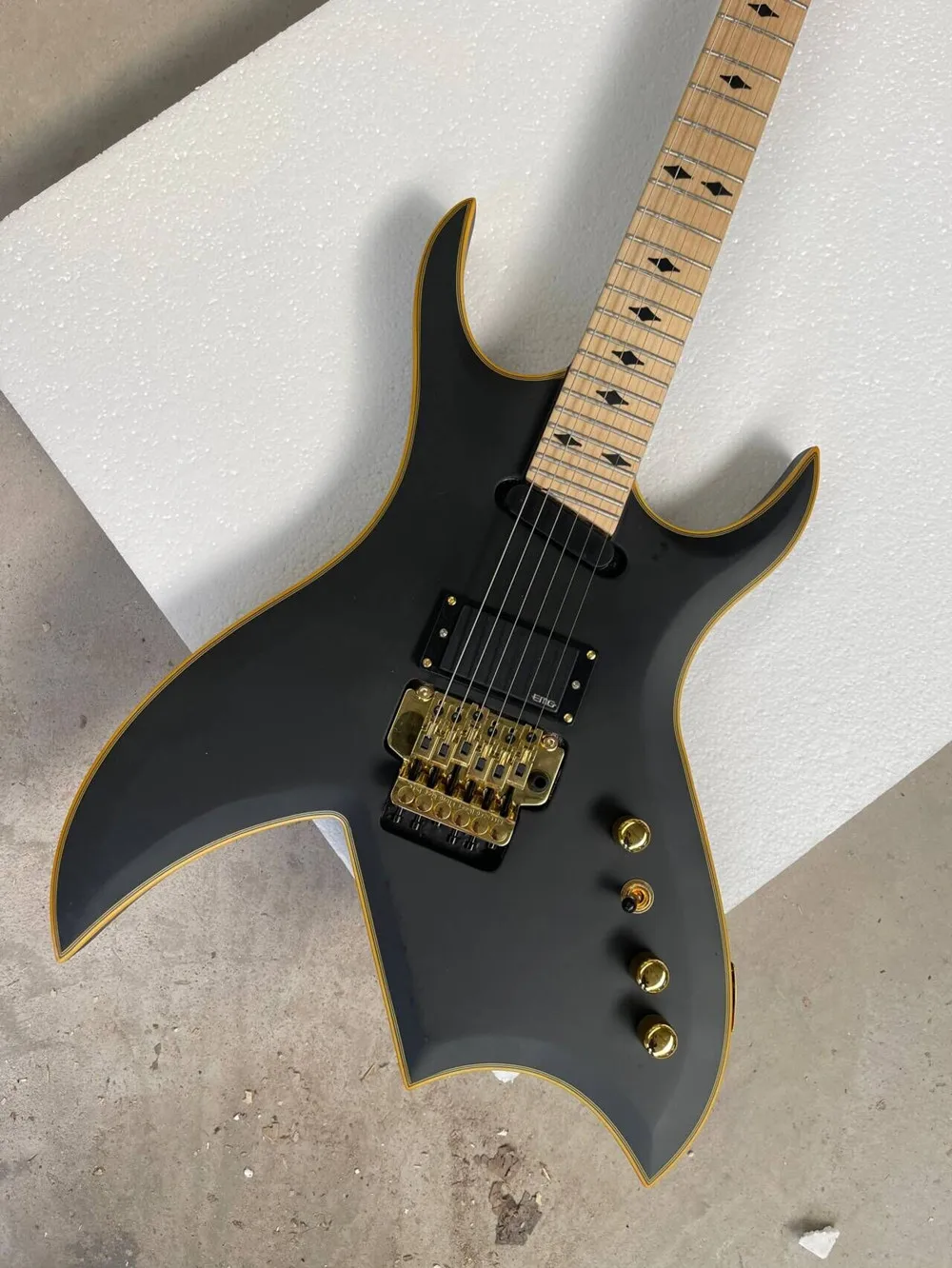 Black Body Electric Guitar with Gold Hardware,Maple Neck,Yellow Binding,Provide customized service