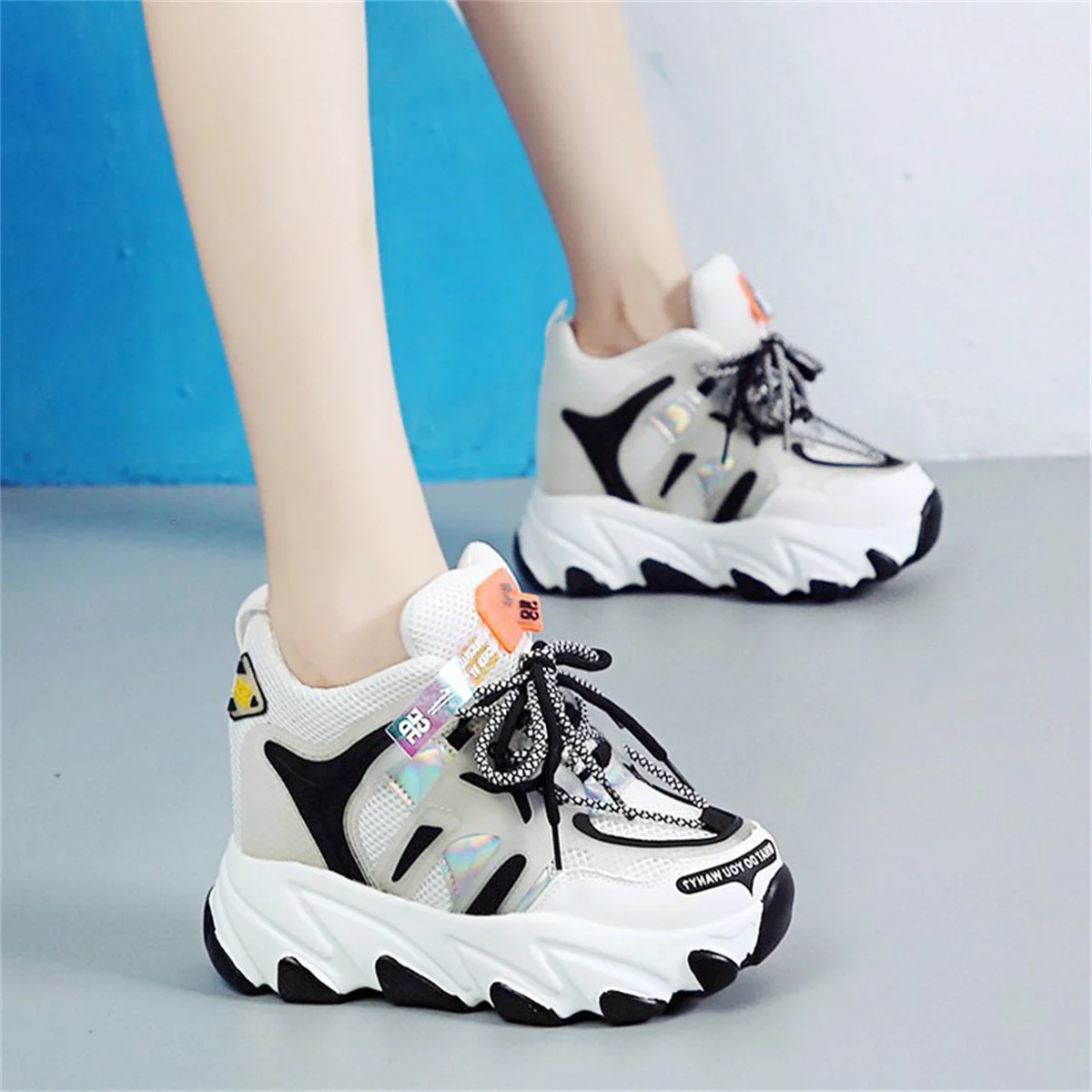 

Leisure Sports Girls Shoes Fashion Letters Lasers Lacing Strap Round Head College Teenagers Thick Bottom 8cm Sports Shoes