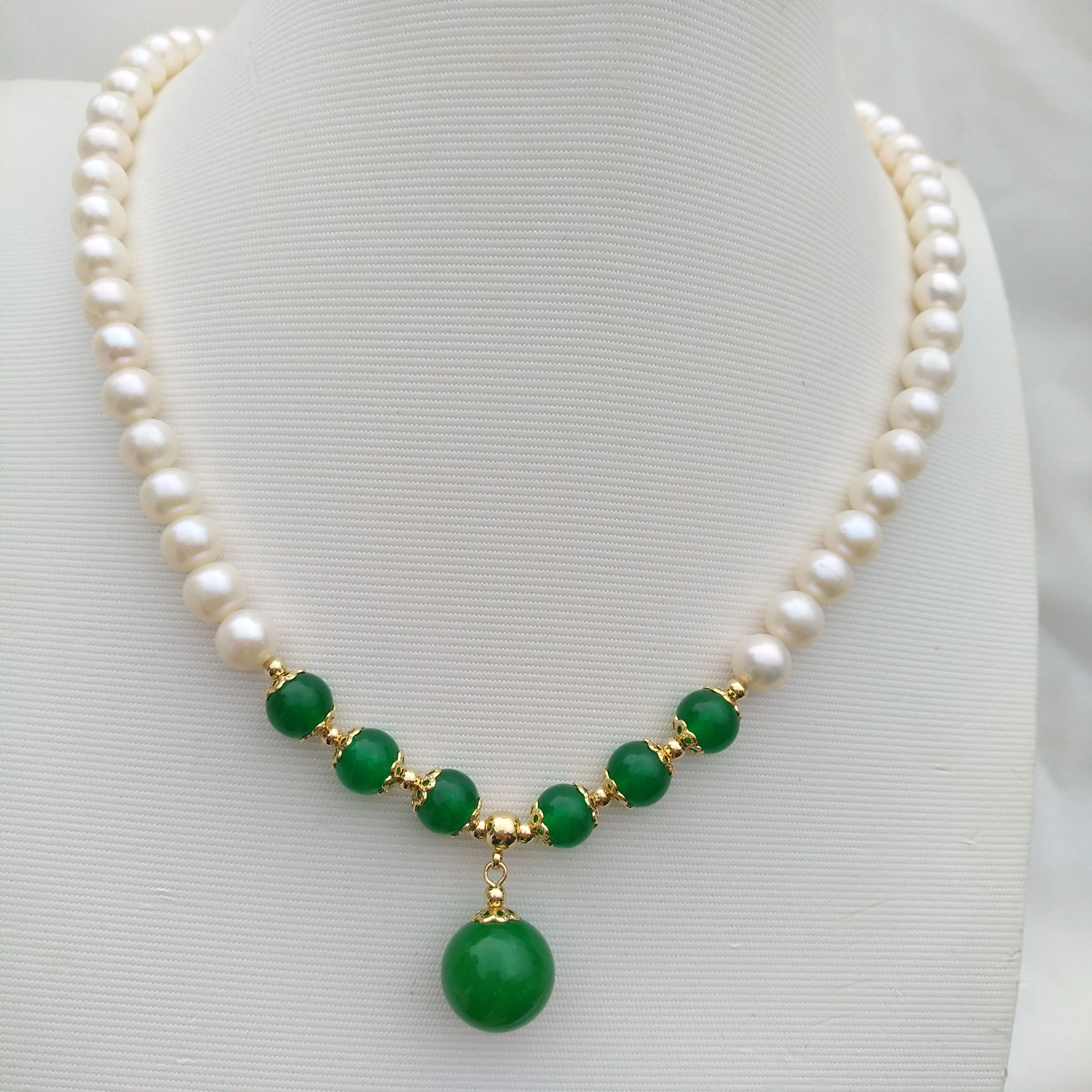 

Beautiful Design Exotic Natural Real South Sea White 7-8mm Pearl Green Jade Round Necklace Pendant Nice Look