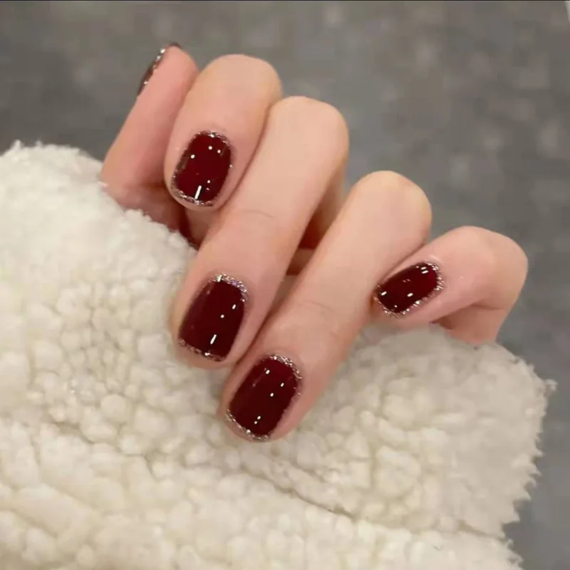 Brilhante unha falsa quadrada curta com adesivo, unhas falsas francesas clássicas, dicas de cobertura completa DIY, ferramenta de manicure, vinho vermelho, 24pcs