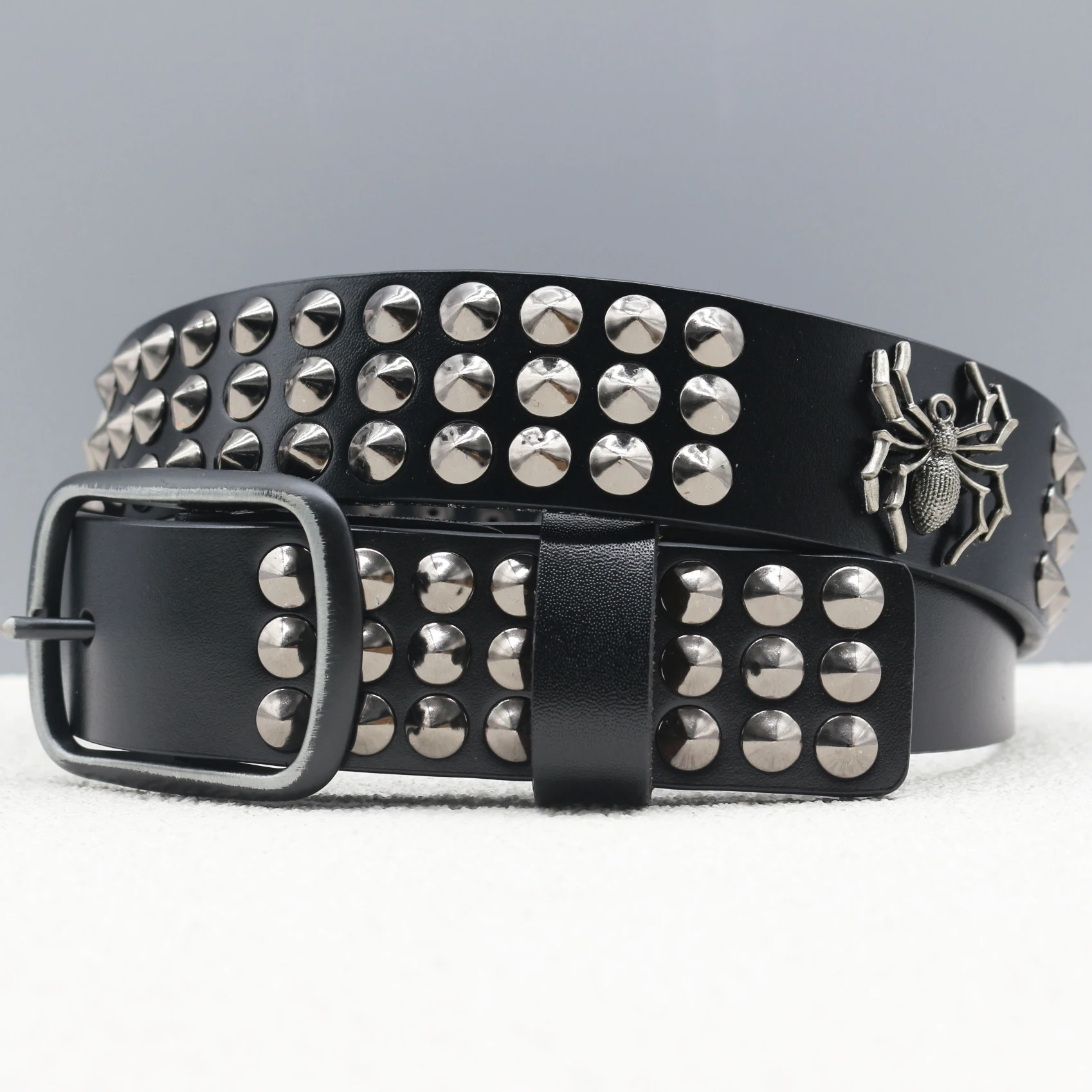 Leather Heavy Industry Metal Rivet Punk Belt Skull Y2K Style Fashion Leather Belt, Men's and Women's Needle Buckle Jeans Belt.