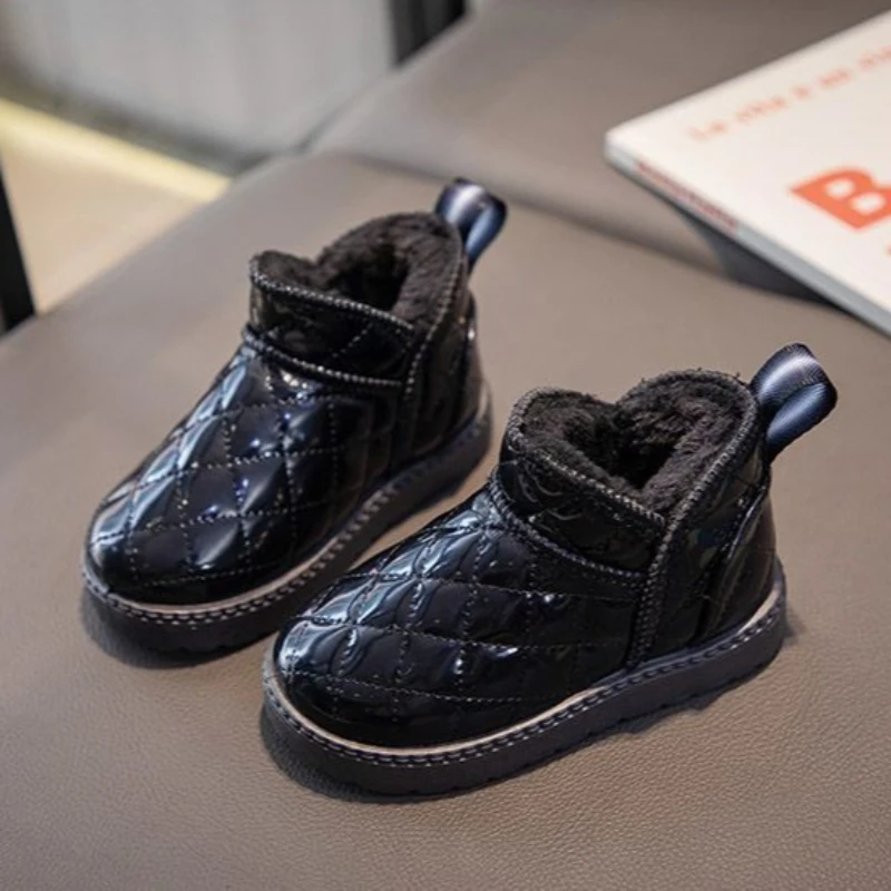 Wodoodporne skórzane śniegowce dziecięce 2026 zimowe ocieplane antypoślizgowe krótkie buty dla dziewczynek ciepłe ocieplane bawełną obuwie zimowe