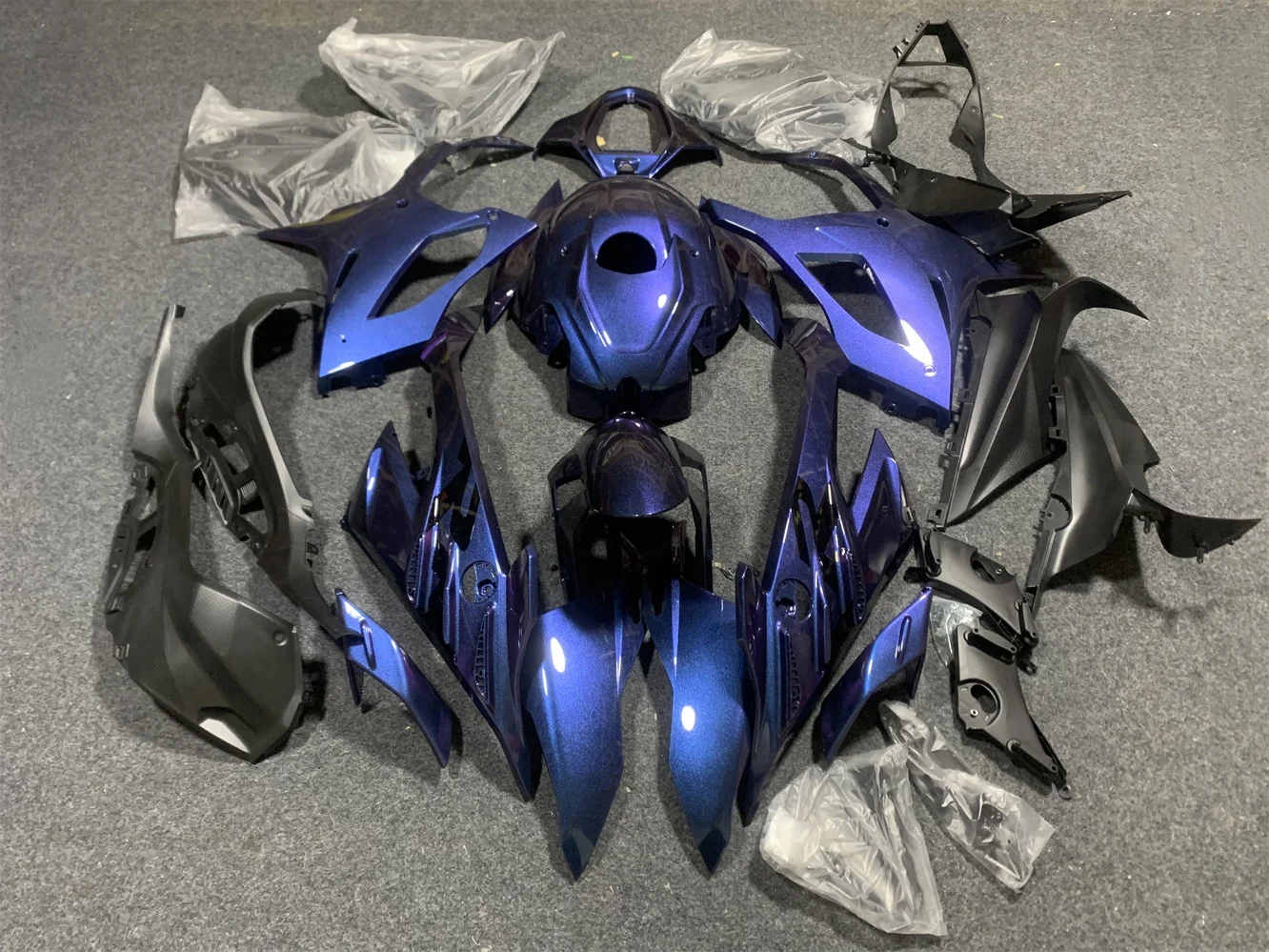 The motorcycle fairing kit is suitable for the S1000RR 2023 2024 S1000 23 24 body fairing blue purple motorcycle housing