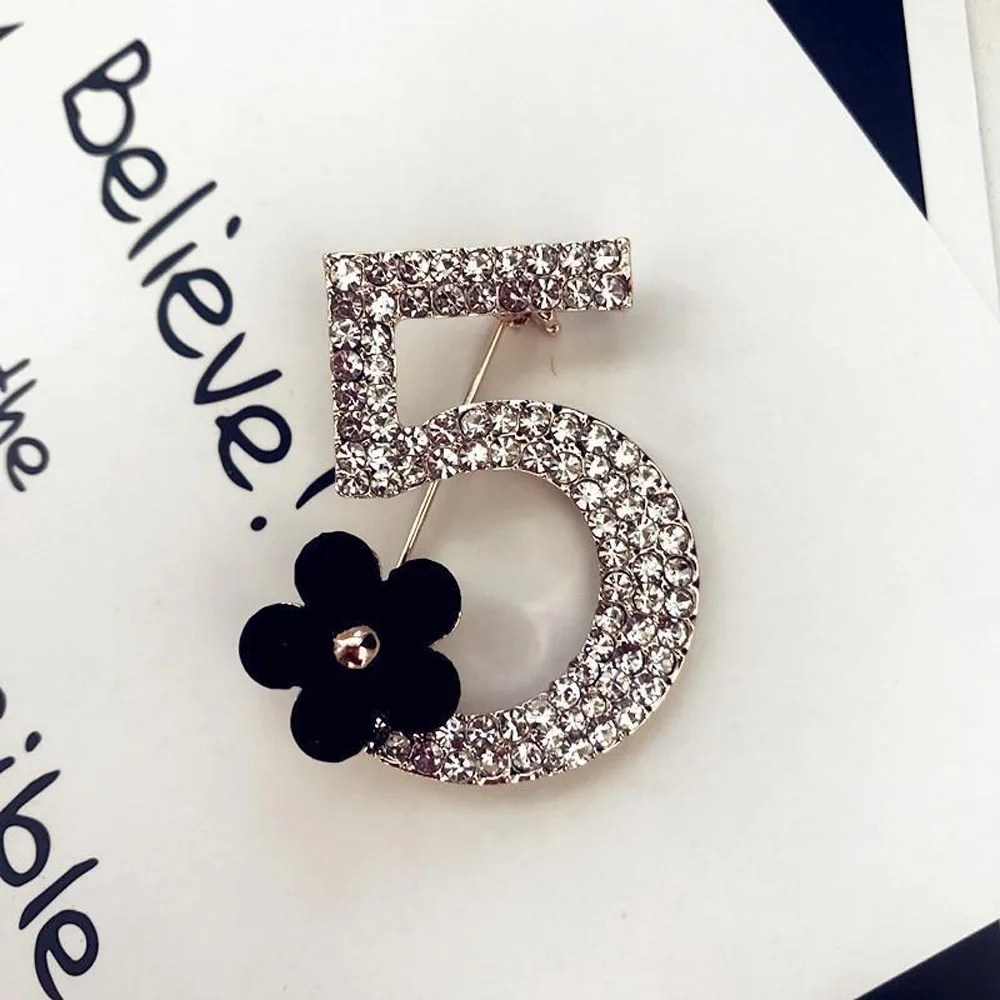 Number 5 Brooch Faux Pearl Boutonniere Numeric Lapel Pin Digit Five Badge Vintage Crystal Brooch Floral Breastpin For Retro Coat