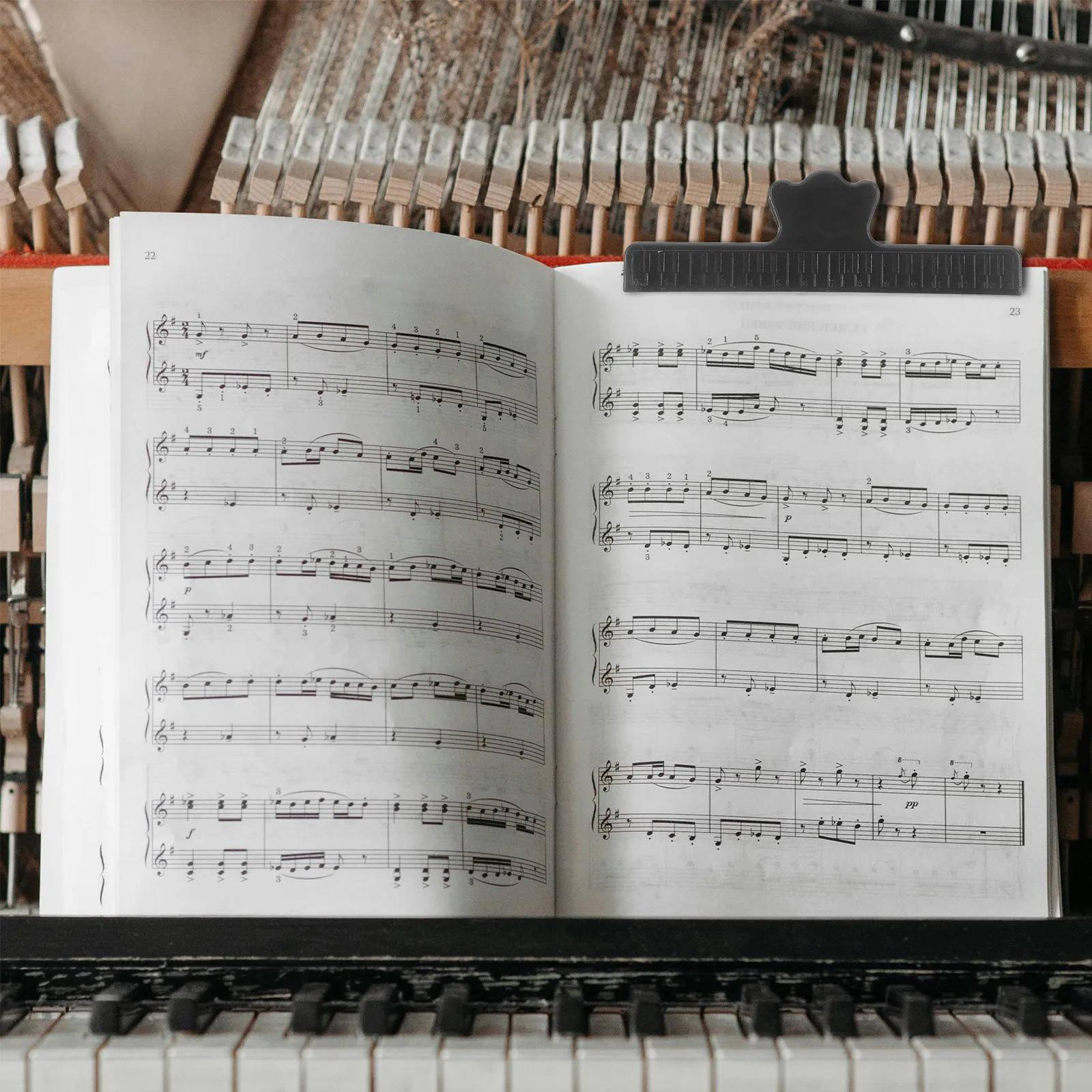 3Pcs Plastic Piano Music Book Clip Sheet Music Holder Clips Fixed Score Clamps for Student Instrument Players Bag Clips