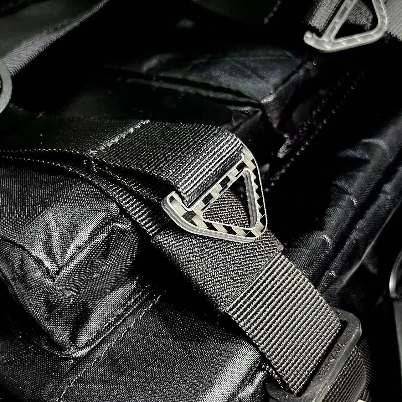 FOXBAT3 generation gravity release retrofitting carbon fiber D buckle