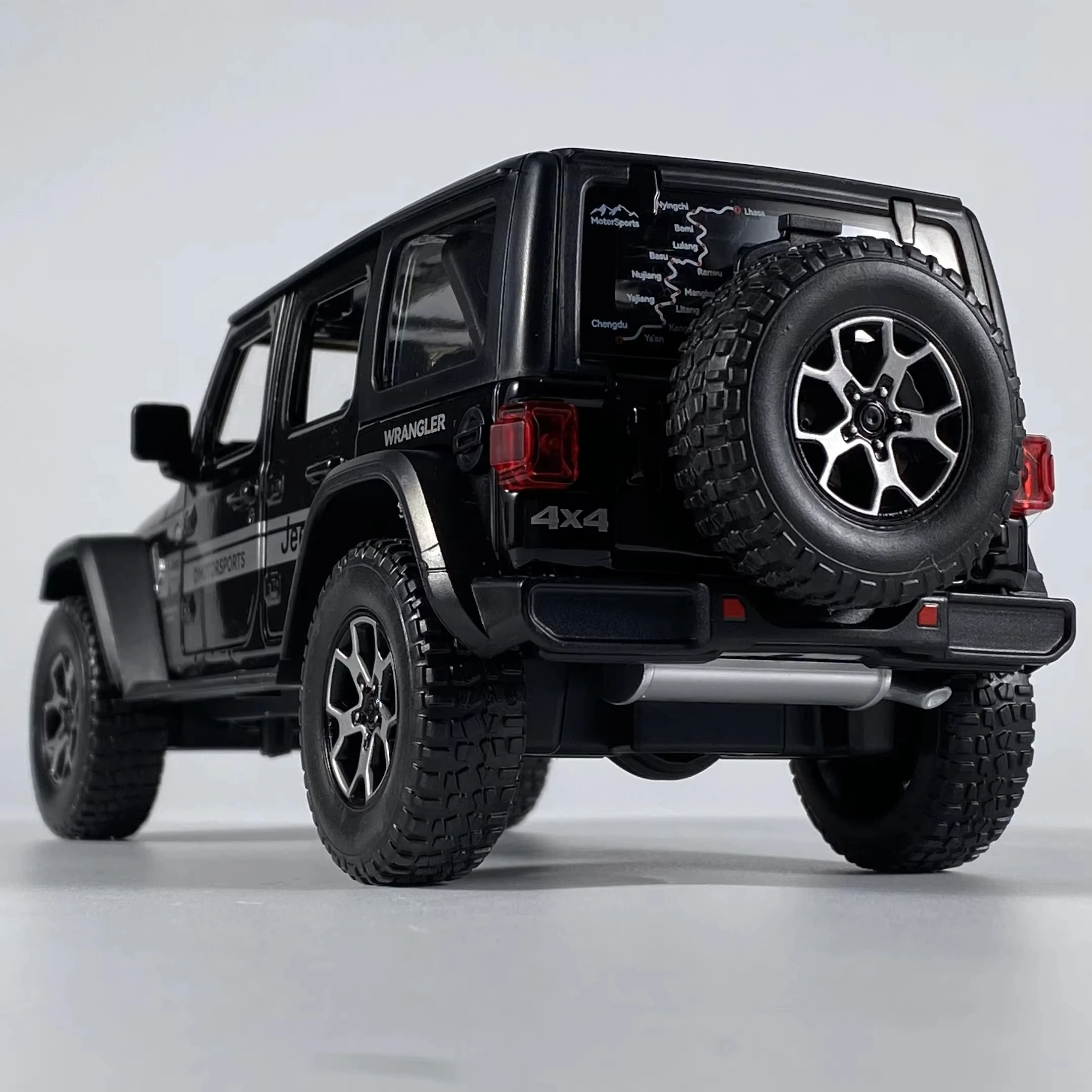 1:22 Jeep Wrangler Off Road SUV in lega di metallo pressofuso modello di auto suono e luce tirare indietro oggetti da collezione decorazione hobby compleanno ragazzo