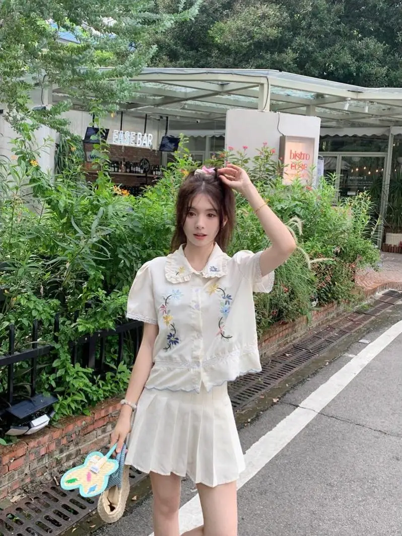 

Retro Floral Embroidery Doll Collar Shirt Women's Summer New Design Single Button Breathable Loose Fit Short Sleeve Top