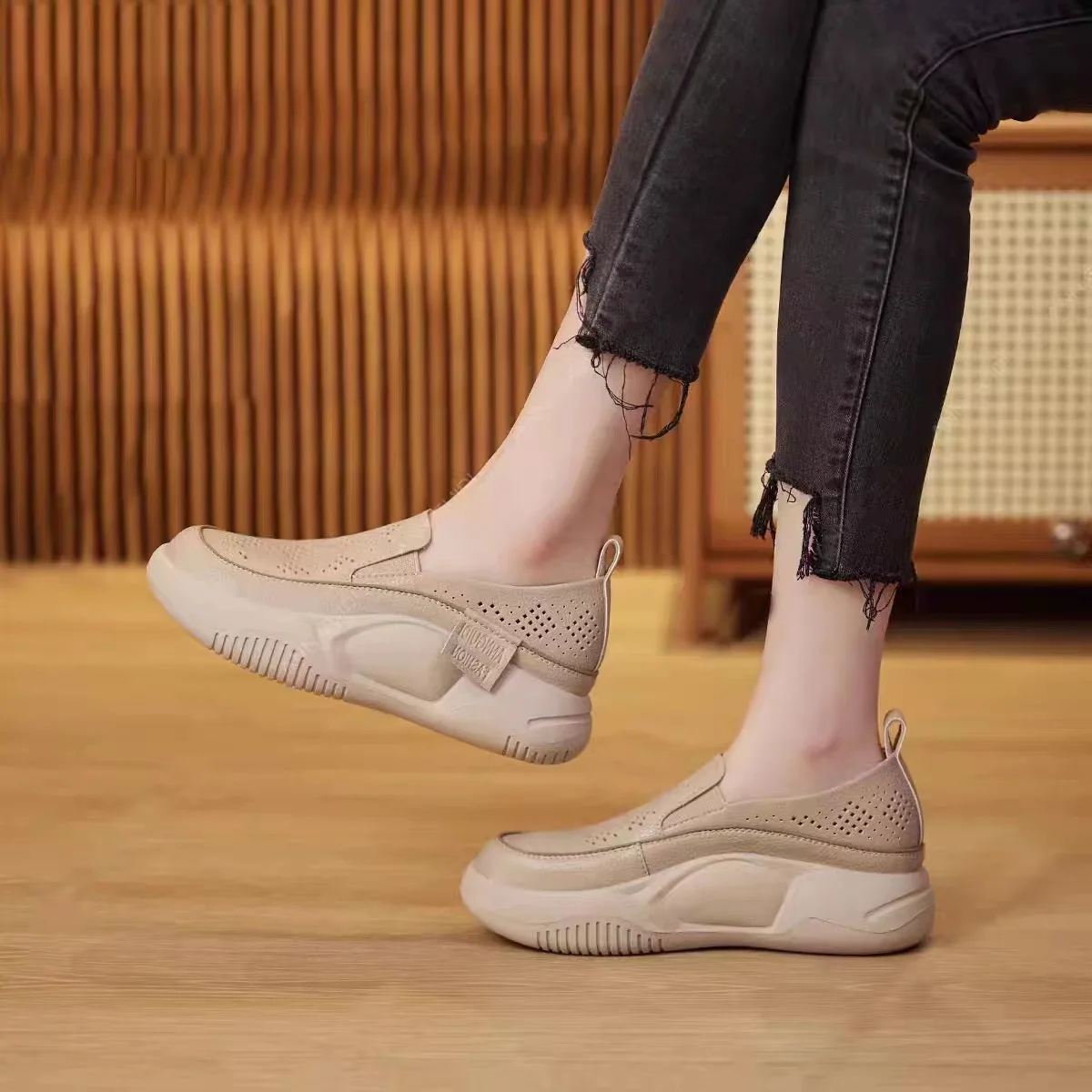 Women Casual Loafers 2023 New Spring Sneakers Retro Platform Casual Lace Up Leather Flat Slip-On Single Shoes Zapatos De Mujer