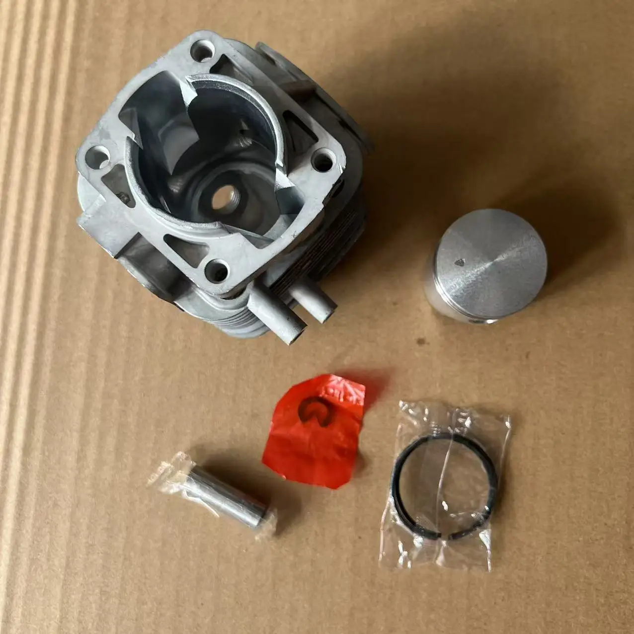 

BC42 40MM CYLINDER PISTON KIT FOR MARUYAMA CER420 AE420 CE420 BC422 BC4321 MBS420 MBS422 BCF4200 BCH42HT 41.5CC 2MIX BRUSHCUTTER