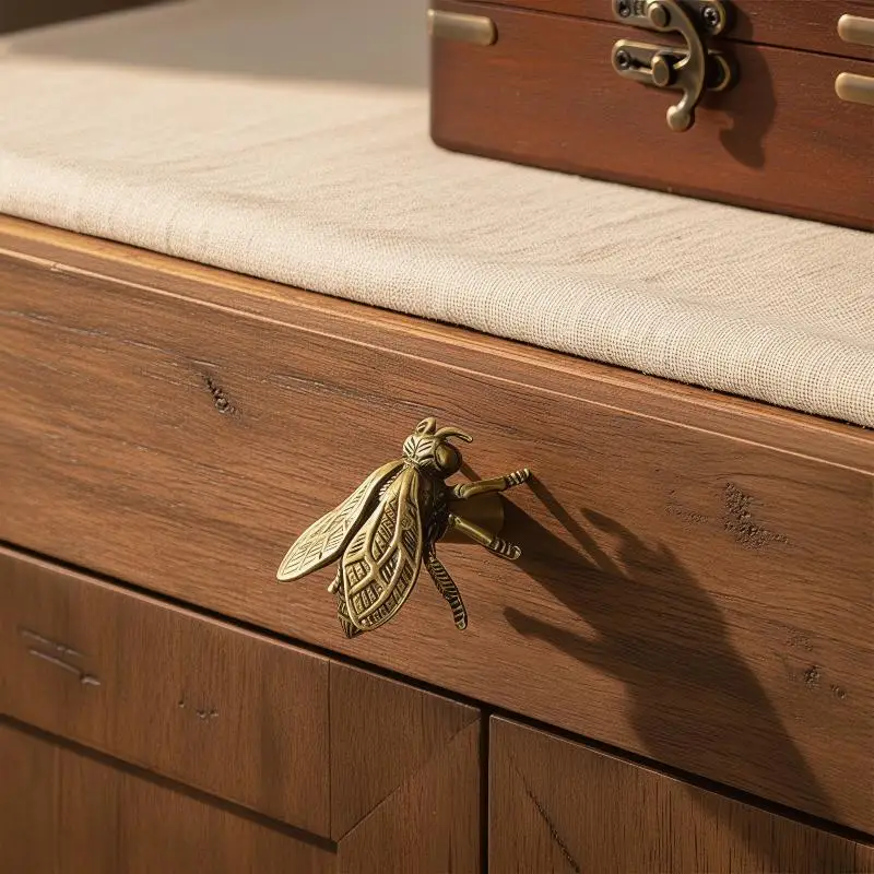 Creative Retro Bee Brass Handle Vintage Single Hole Cabinet Door Knobs Gold Furniture Hardware Wardrobe Drawer Pulls Dresser