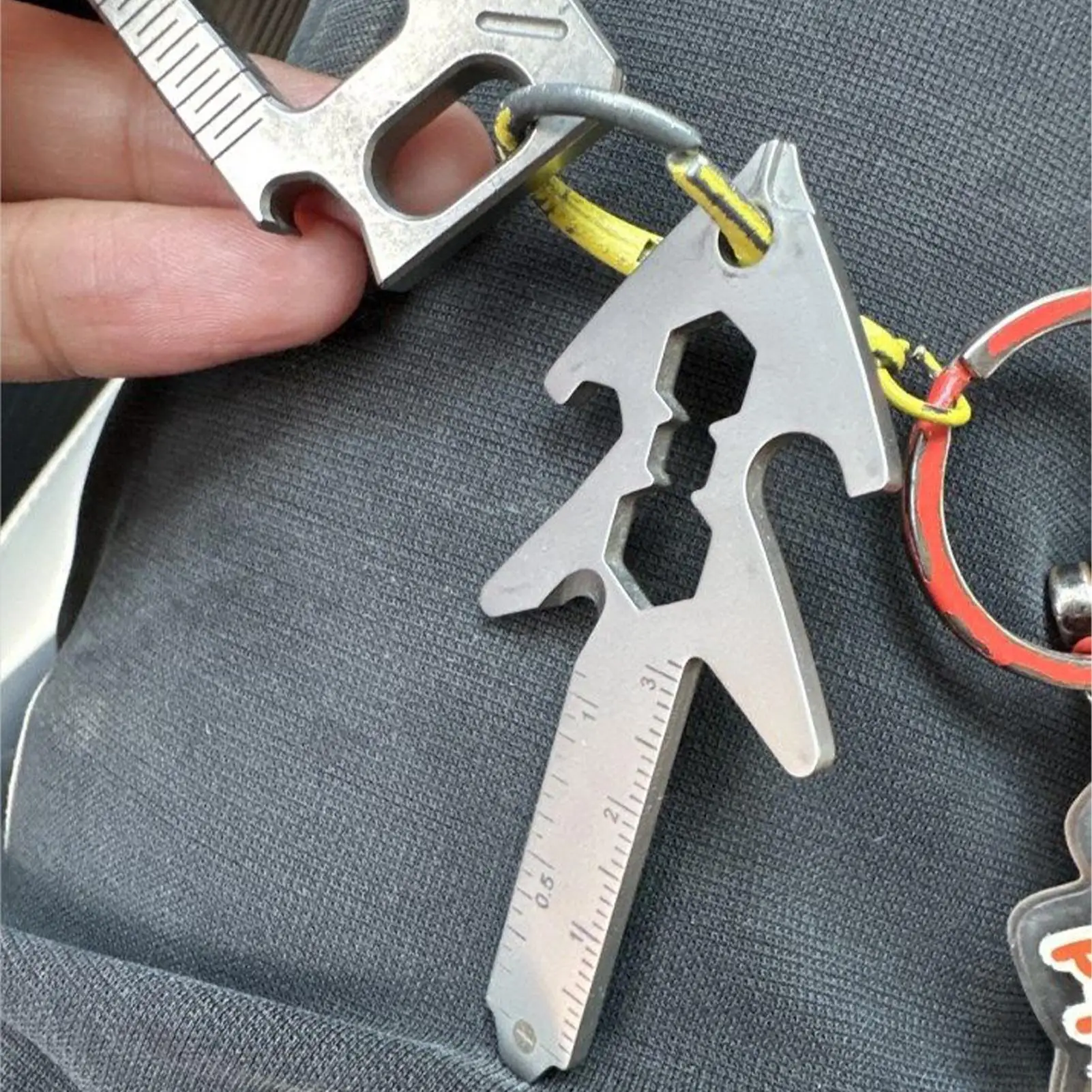 

Легкий многофункциональный инструмент, открывалка для бутылок 8 в 1, многофункциональная отвертка, портативное прочное снаряжение для выживания на открытом воздухе для папы, сына, бабушки, мужчин