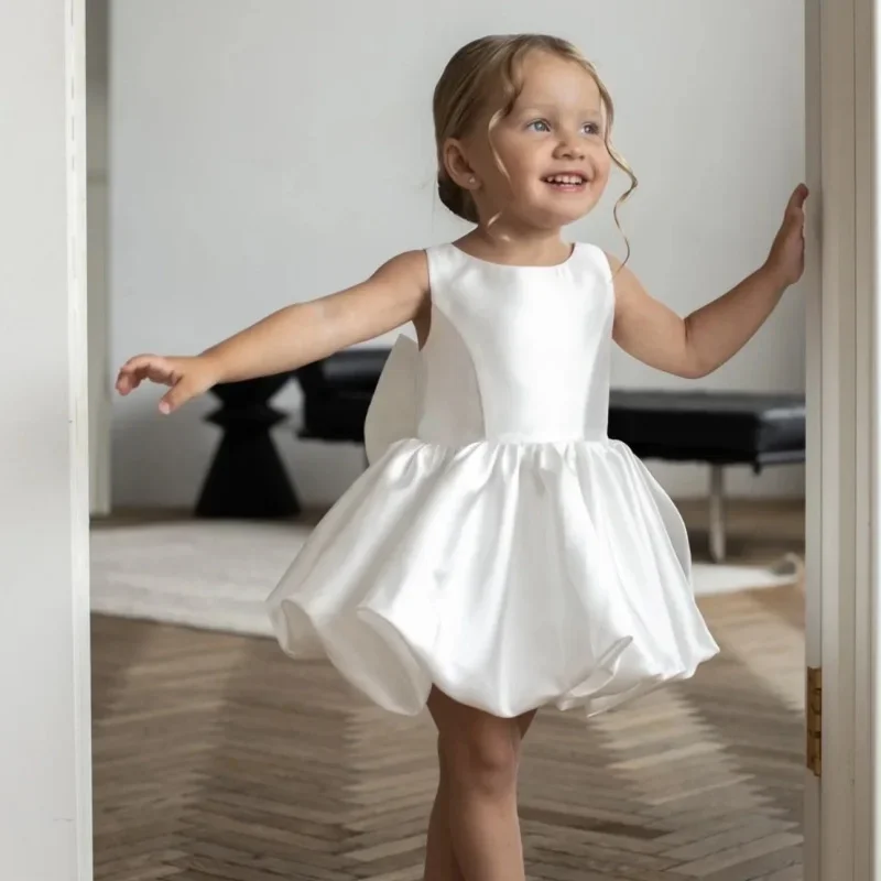 

Elegant Bubble Skirt Elegant White Flower Girl Dress Suitable for Birthday Parties, Family Gatherings, Summer Sunshine