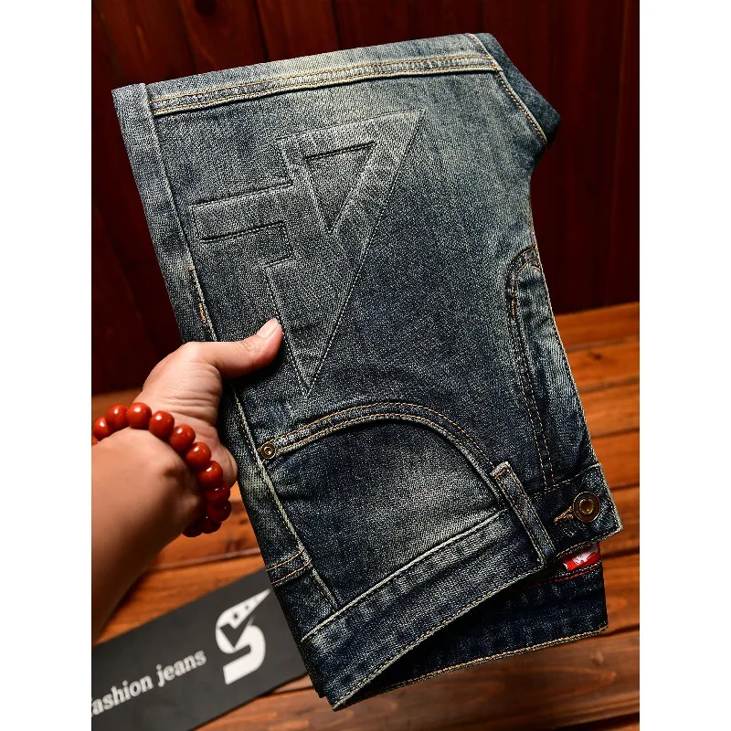 2025 الخريف موضة المرقعة تصميم الرجال سليم صالح نحيل عادية تنقش العصرية الخفيفة الفاخرة الرجعية الدنيم السراويل