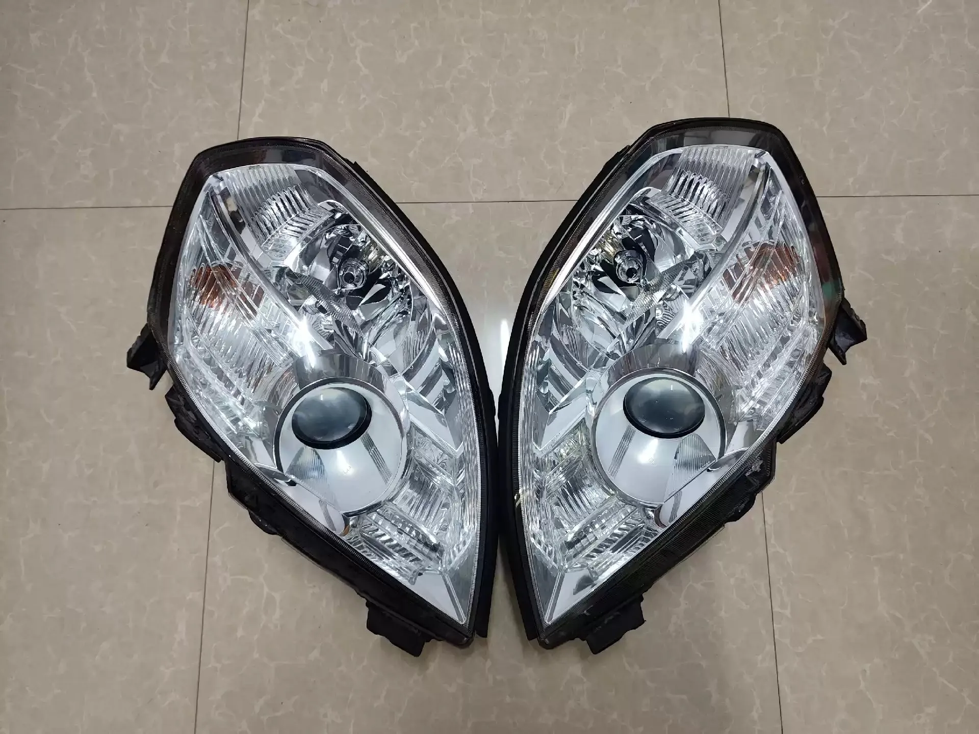 

Car Headlight LED Xenon DRL Daytime Running Light Headlamp Projector Lens for Nissan TEANA 06-07