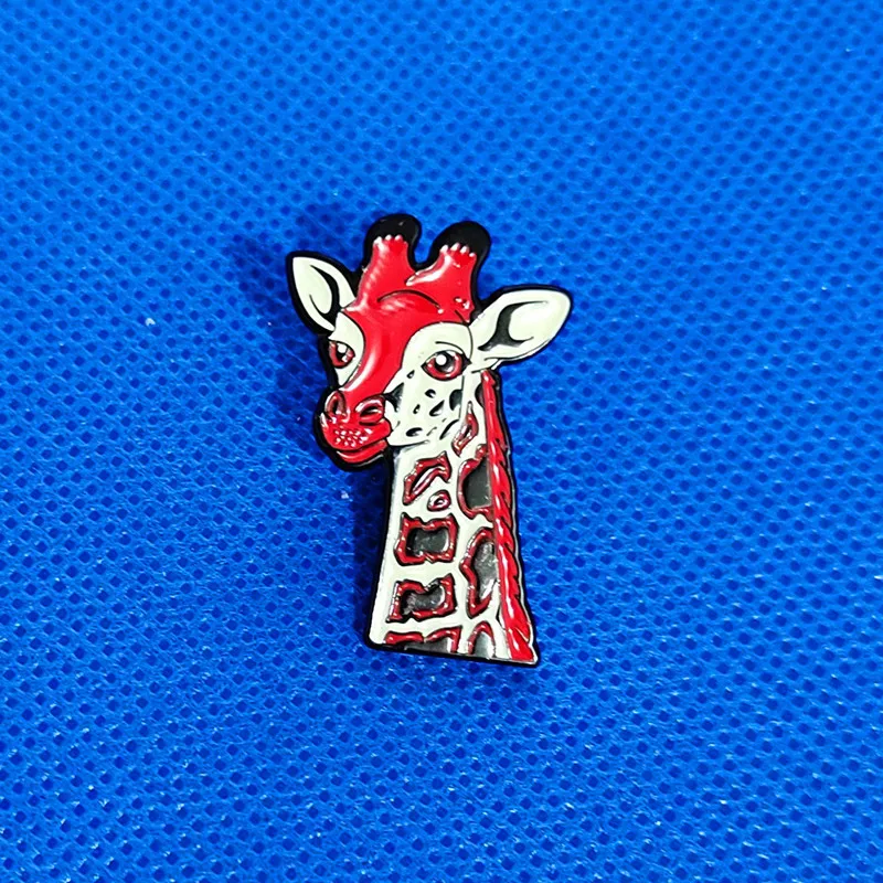 Niedliche Giraffen-Cartoon-Brosche, Metall-Emaille-Anstecknadel, Modische Reversnadel, Schmuck-Accessoire Geschenk