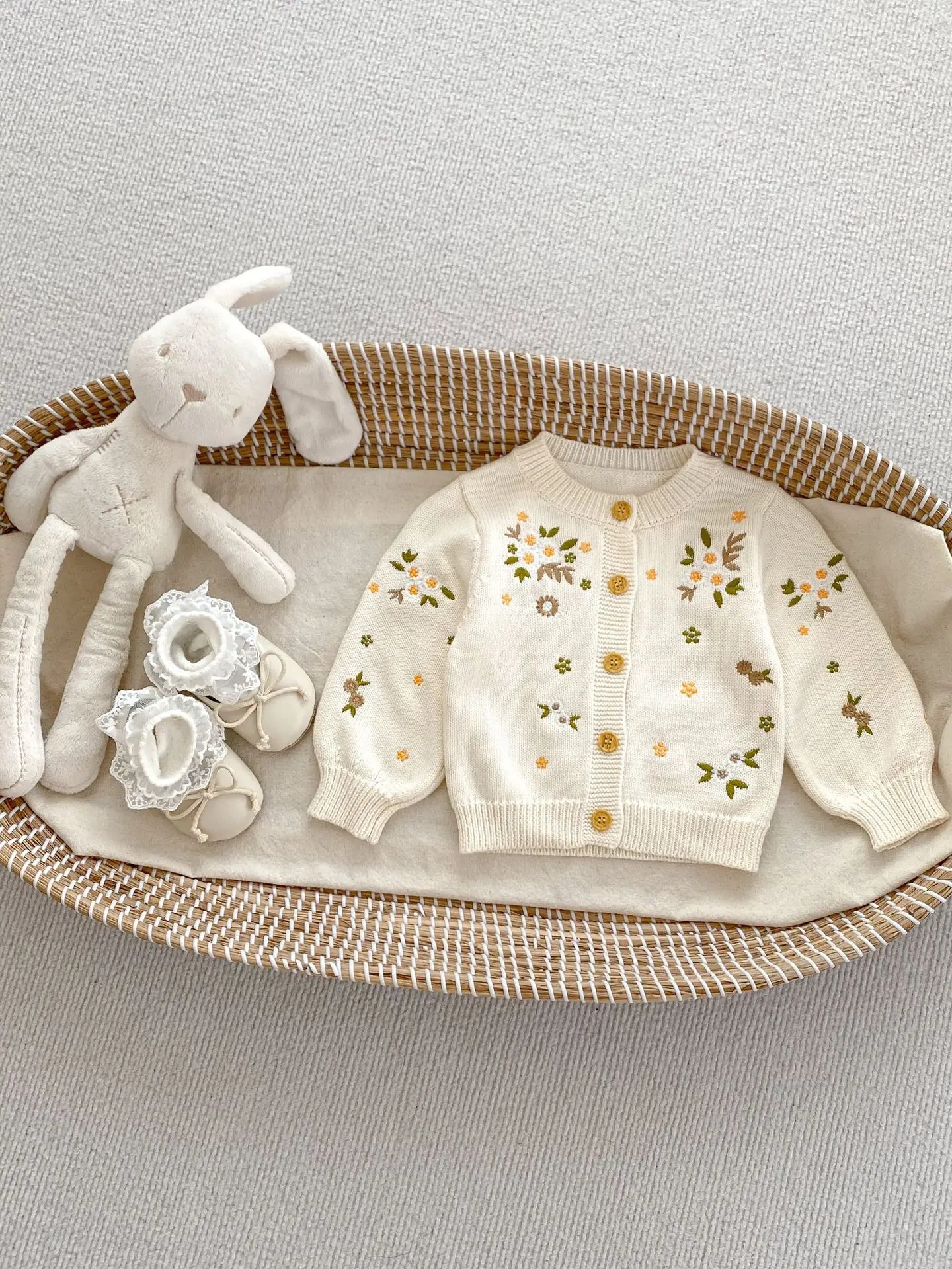 

Весенне-осенний детский хлопковый вязаный кардиган с милой цветочной вышивкой, свитер-пальто для девочек, одежда для малышей