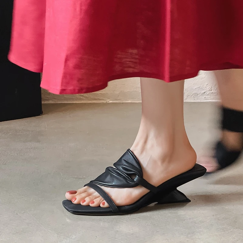 

НОВЫЕ летние женские тапочки, женская обувь из натуральной кожи, обувь на странном каблуке с квадратным носком, сандалии без шнуровки, современные тапочки