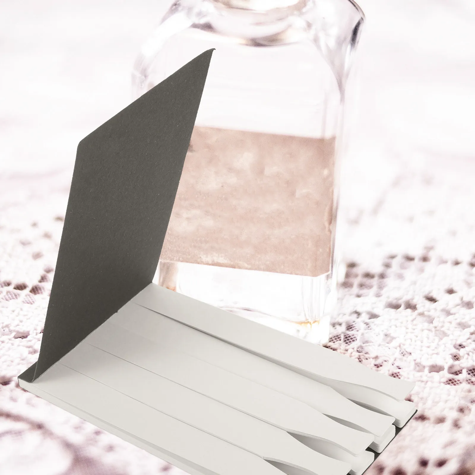 100pcs Perfume Tester Strips Scent Paper for Essential Oils Aromatherapy Fragrance Testing White Strips Professional